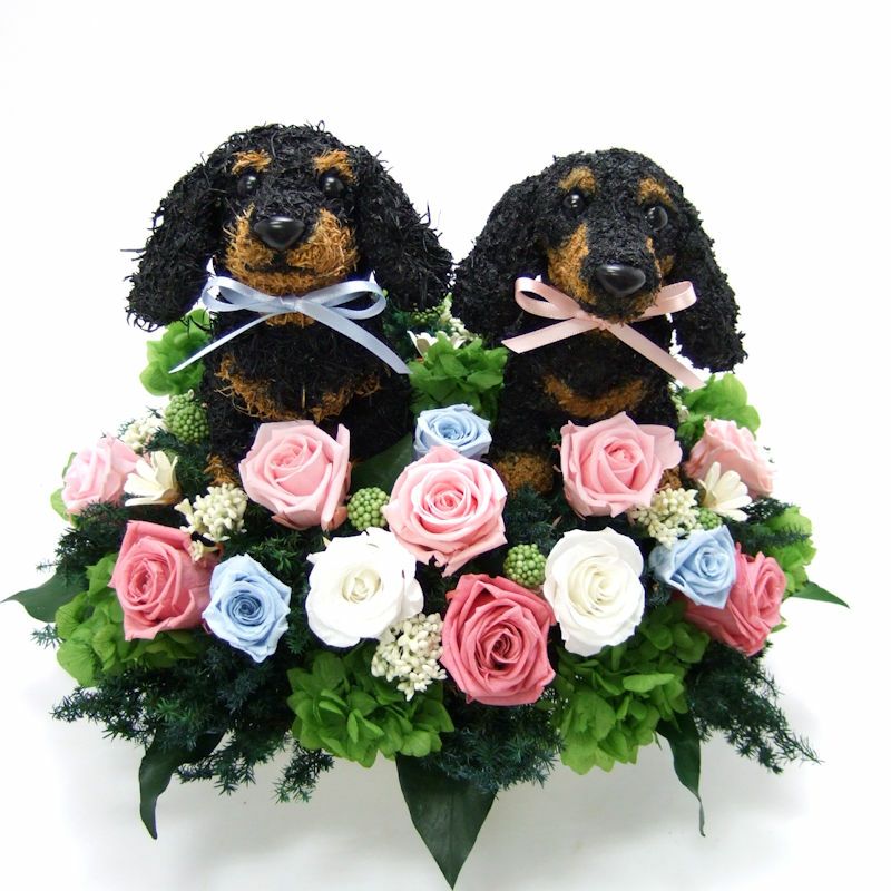 ダックス好きプレゼントにおしゃれな犬フラワーアレンジメント
