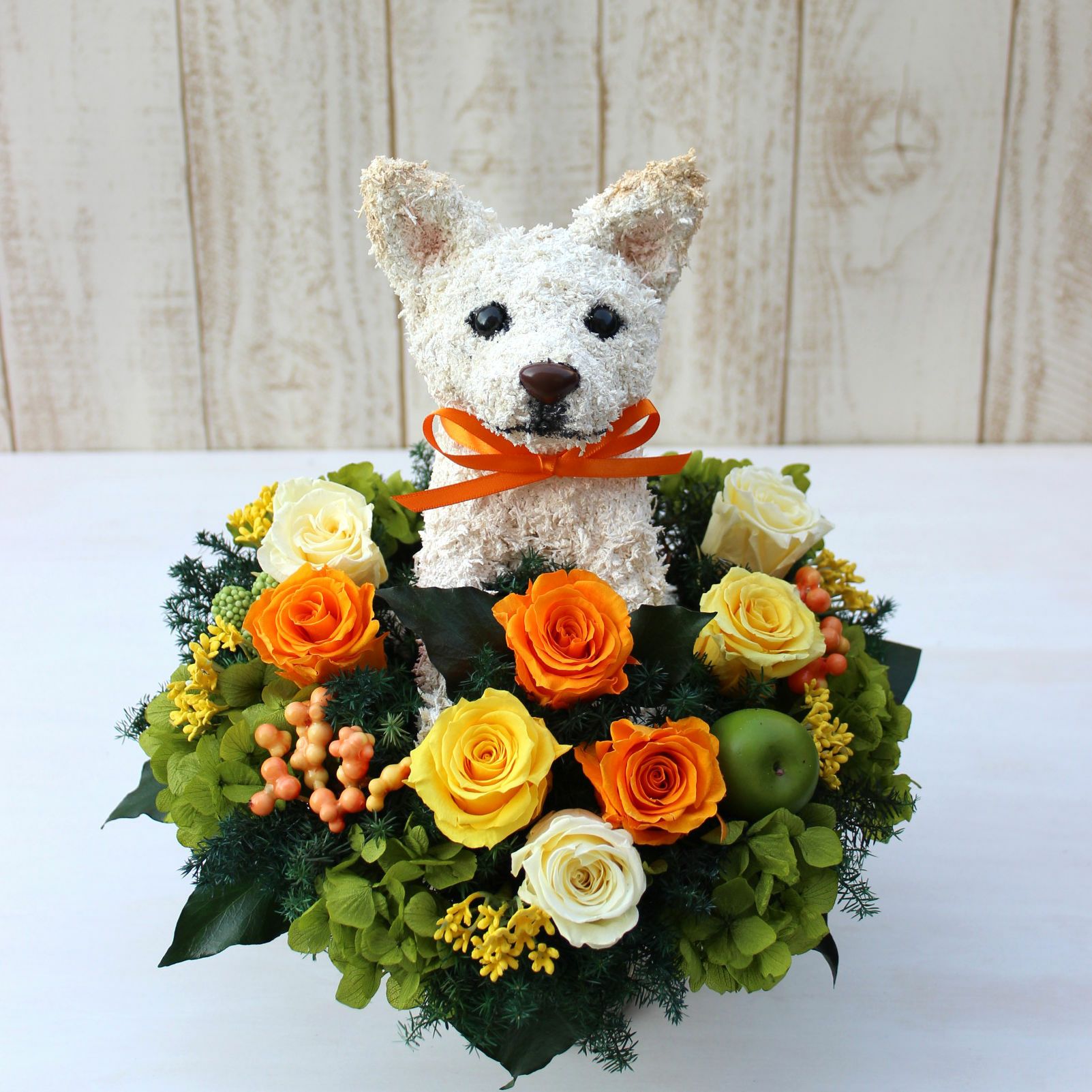 白柴犬のかわいいプリザーブドフラワーアレンジCute｜アトリエ花倶楽部