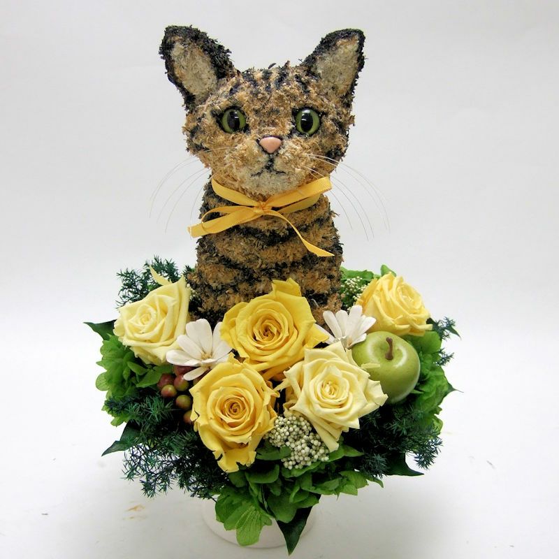 可愛いキジトラ猫グッズ猫のプリザーブドフラワーアレンジ｜アトリエ花