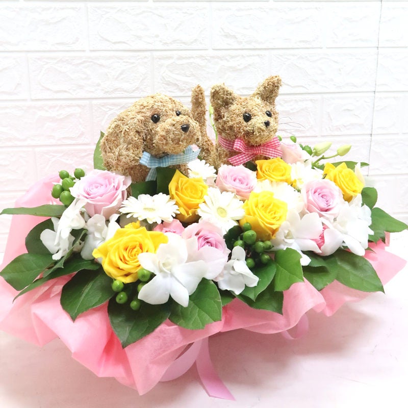 犬と猫のフラワーアレンジ